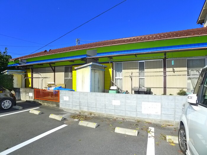 物件外観写真5　(バイク置き場)