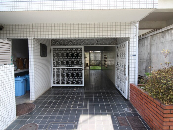 物件外観写真3　(エントランス部分)