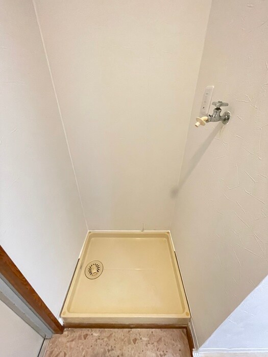 物件内観写真12　(洗濯機置場)