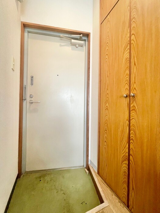 物件内観写真13　(玄関)