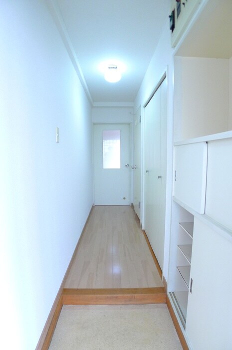 物件内観写真9　(玄関)