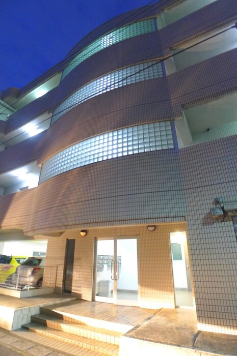 物件外観写真5　(エントランス部分)