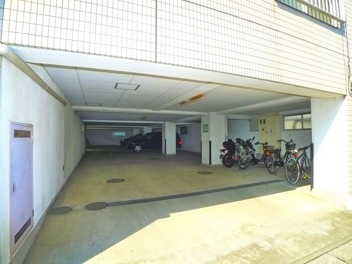 物件外観写真6　(駐車場)