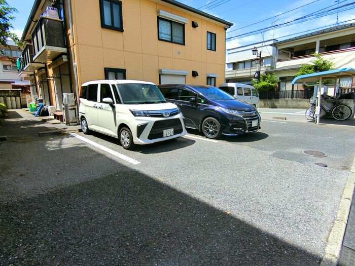 物件外観写真4　(駐車場)
