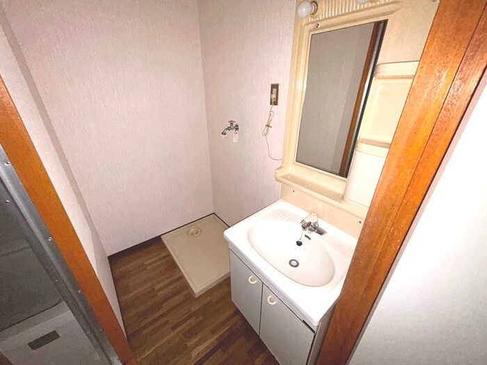 物件内観写真14　(洗濯機置場)