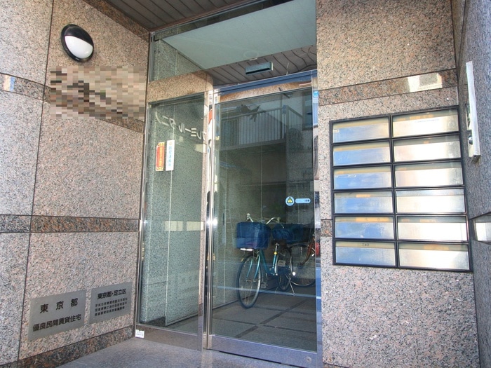 物件外観写真5　(エントランス部分)