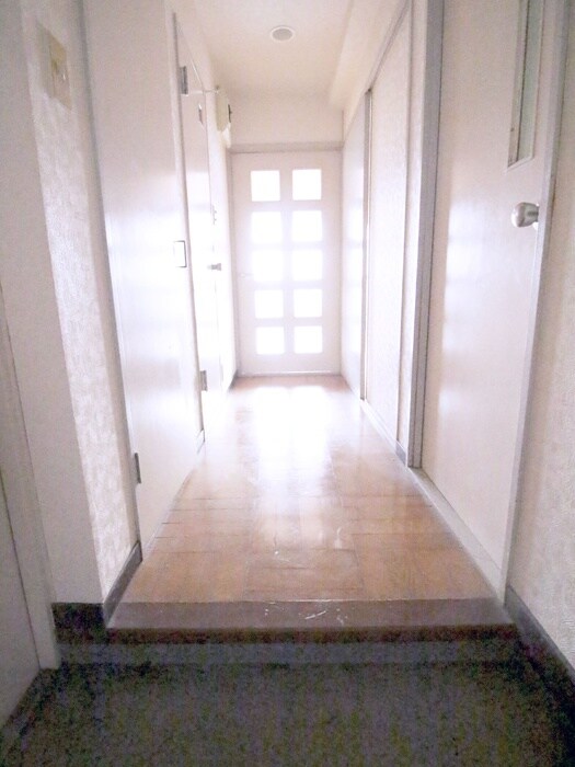 物件内観写真12　(玄関)