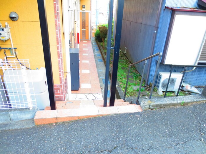 物件外観写真6　(エントランス部分)