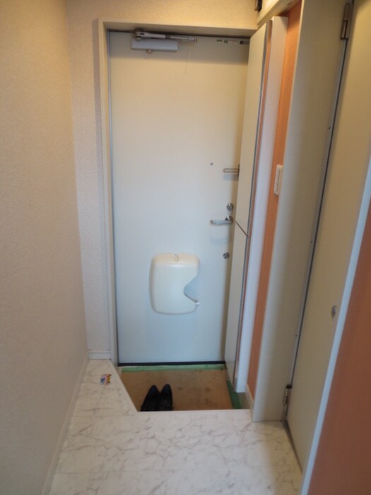 物件内観写真10　(玄関)