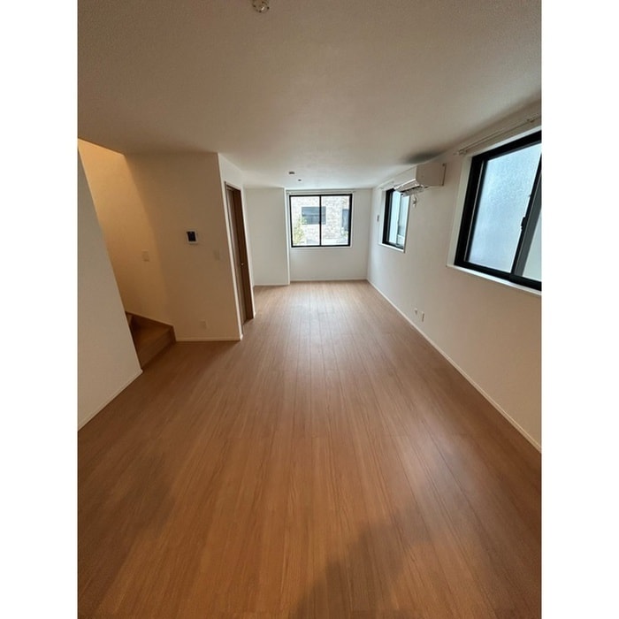 物件内観写真6　(室内からの展望)