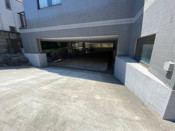 物件外観写真5　(駐輪場)