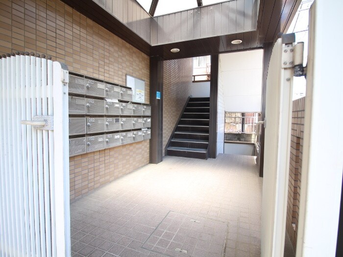 物件外観写真3　(エントランス部分)