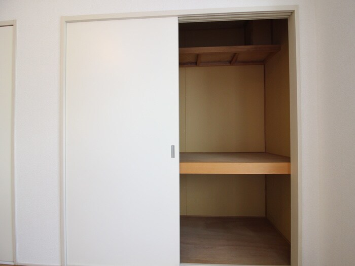 物件内観写真12　(収納)