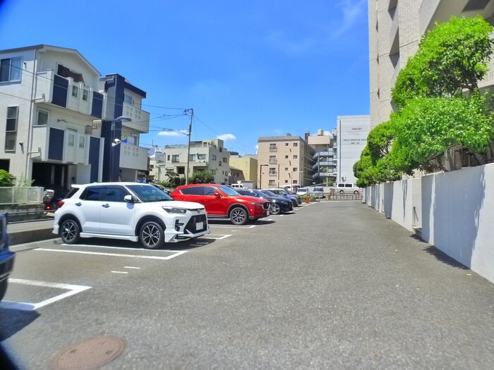 物件外観写真5　(駐車場)