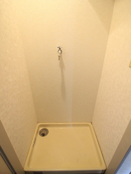 物件内観写真12　(洗濯機置場)