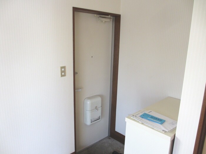 物件内観写真9　(玄関)