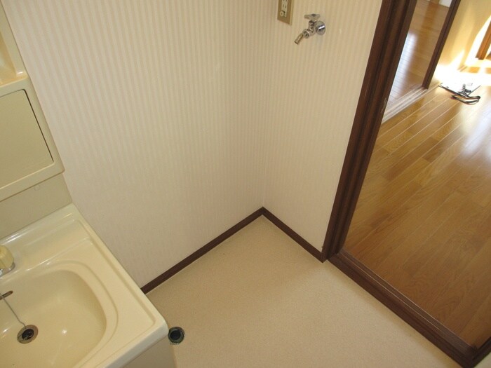 物件内観写真12　(洗濯機置場)