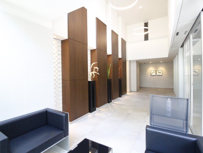 物件外観写真6　(エントランス部分)