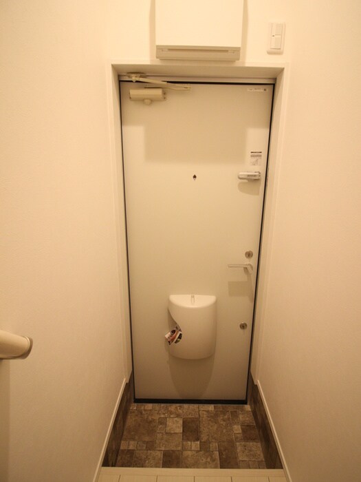 物件内観写真16　(玄関)