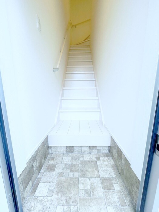 物件内観写真16　(玄関)