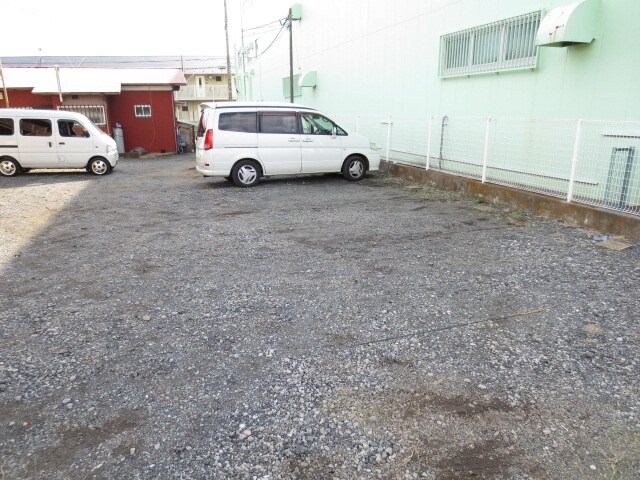 物件外観写真3　(駐車場)
