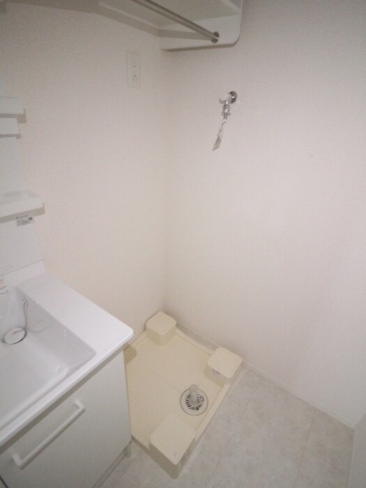 物件内観写真18　(洗濯機置場)