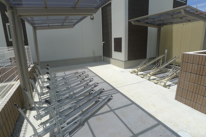 物件外観写真5　(駐輪場)