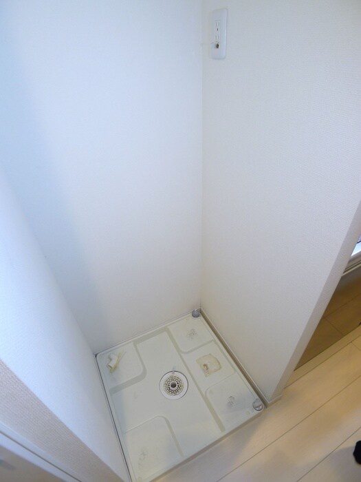 物件内観写真12　(洗濯機置場)