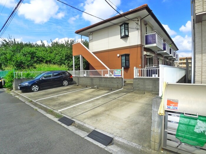 物件外観写真2　(駐車場)