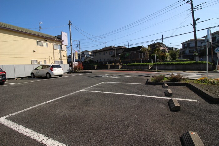 物件外観写真4　(駐車場)