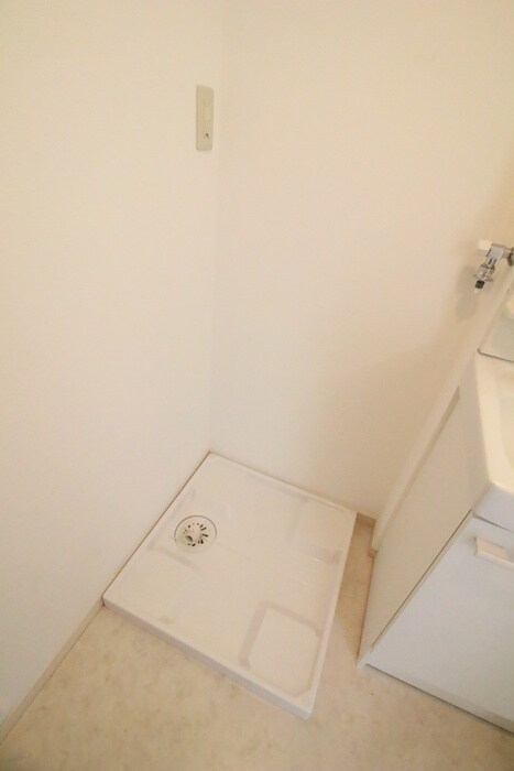 物件内観写真12　(洗濯機置場)