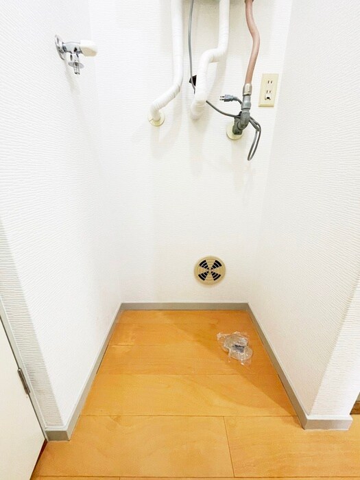 物件内観写真14　(洗濯機置場)