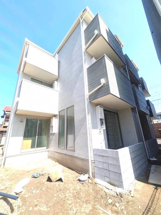 物件外観写真2　(建築中)