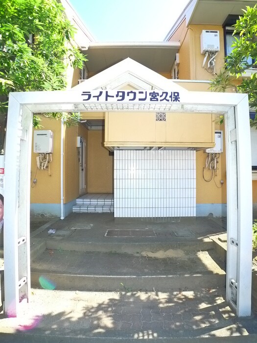 物件外観写真4　(エントランス部分)