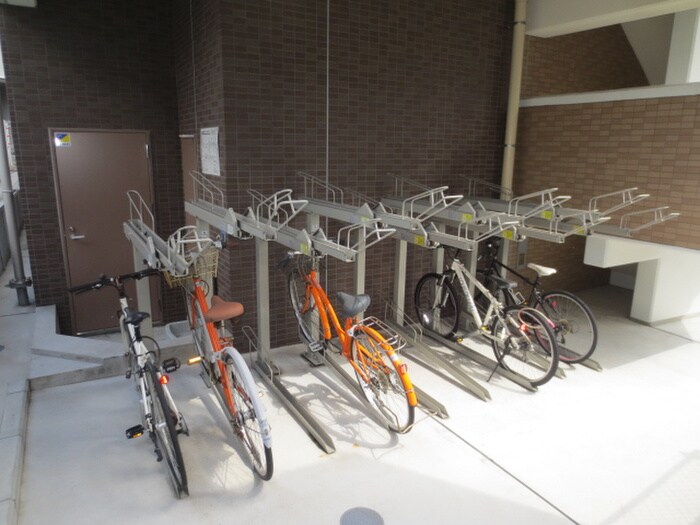 物件外観写真3　(駐輪場)