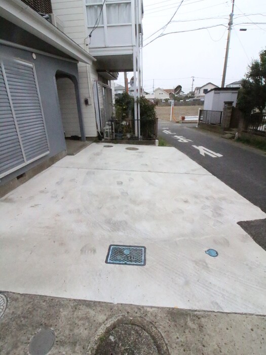 物件外観写真3　(駐車場)