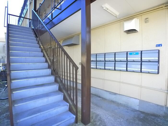 物件外観写真4　(エントランス部分)