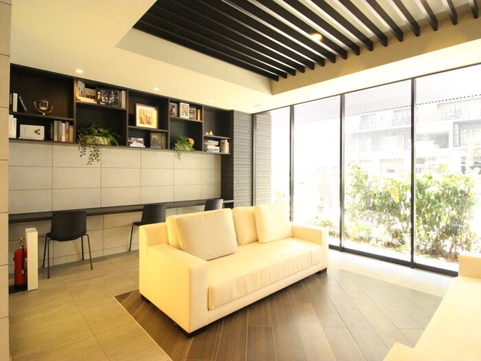 物件外観写真3　(エントランス部分)