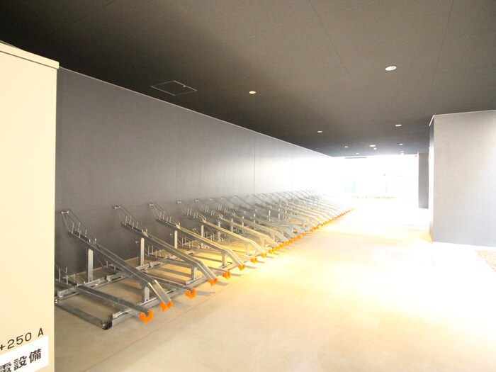 物件外観写真6　(駐輪場)