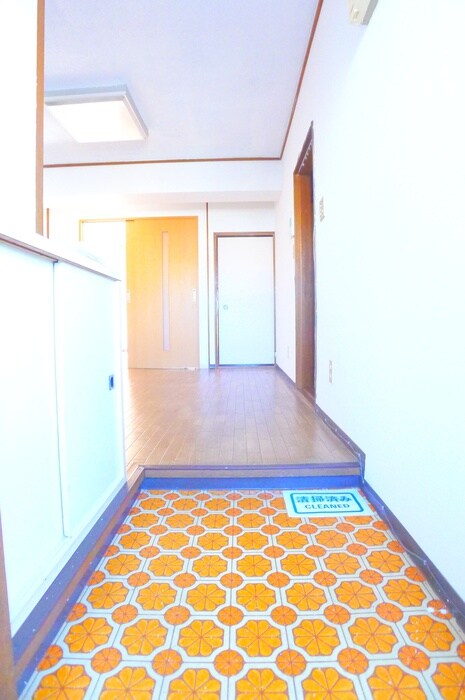 物件内観写真16　(玄関)