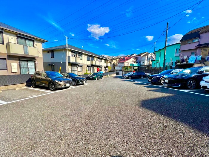 物件外観写真6　(駐車場)