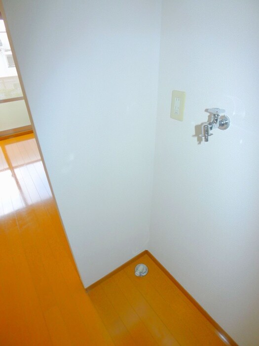 物件内観写真15　(洗濯機置場)