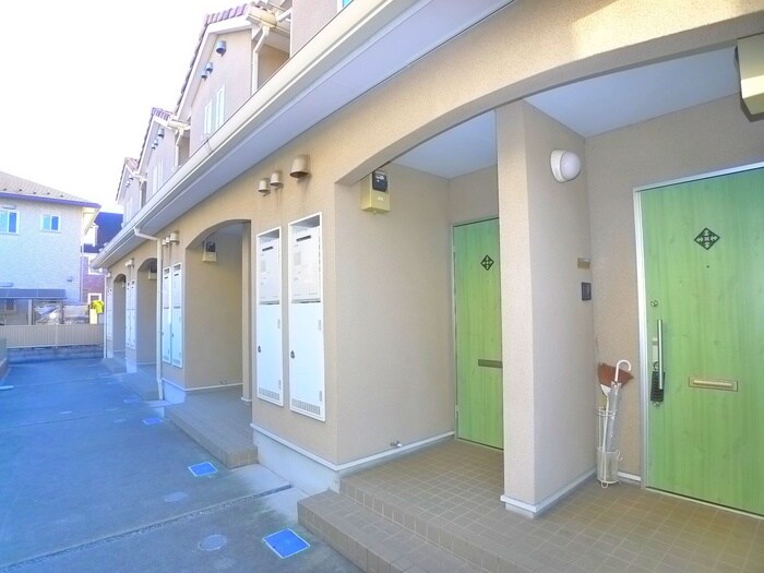 物件外観写真4　(エントランス部分)