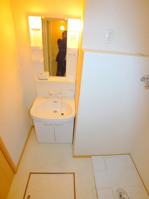 物件内観写真15　(洗濯機置場)