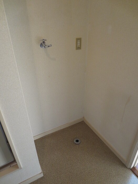 物件内観写真14　(洗濯機置場)