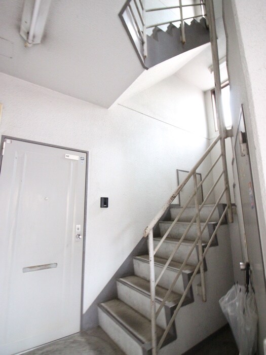 物件外観写真5　(エントランス部分)