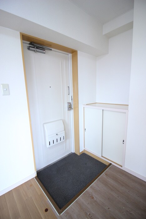 物件内観写真16　(玄関)