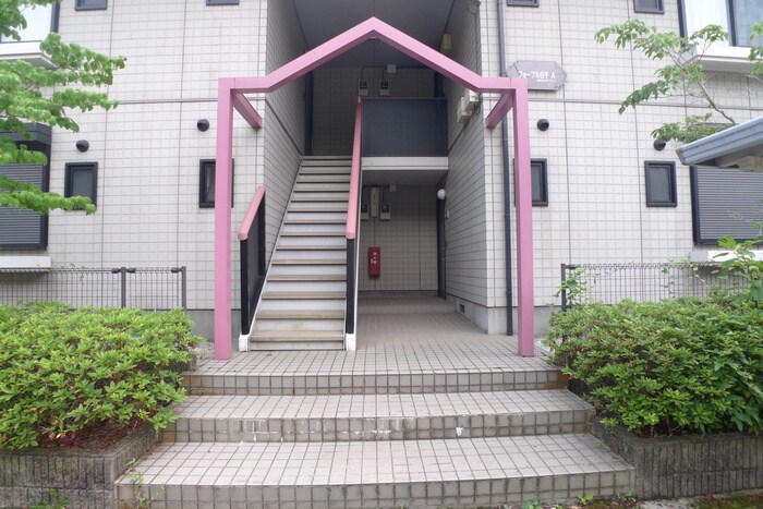 物件外観写真3　(エントランス部分)