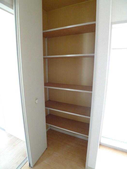 物件内観写真18　(収納)