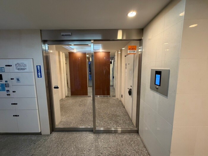 物件外観写真5　(エントランス部分)